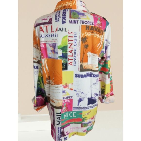 NWOT Button Down Blouse with Travel Destinations / Size Medium - Picture 10 of 11